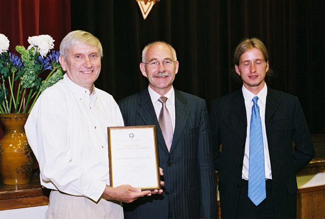 LU dibināšanas 86. gadadiena. No kreisās: mecenāts Pēteris Alunāns, LU rektors Ivars Lācis, LU Fonda izplddirektors.