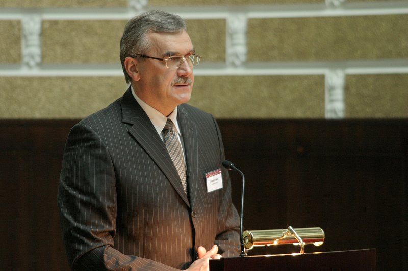 Augstākās tiesas 15 gadu jubilejai veltīta starptautiska zinātniskā konference. Andris Guļāns, LR Augstākās tiesas priekšsēdētājs.