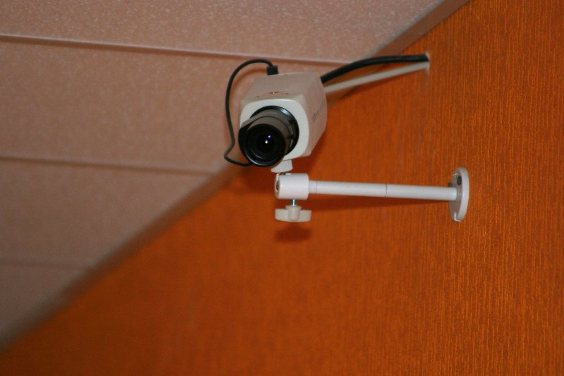 Videonovērošanas kamera LU Sociālo zinātņu fakultātes gaitenī. null