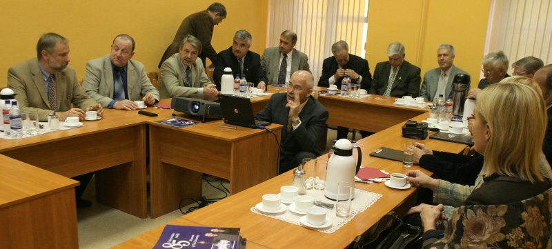 LU vadība tiekas ar LR Saeimas pārstāvjiem, lai diskutētu par LU 2006. gada budžetu. null
