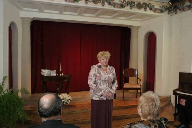 LU PPF docentes Helgas Ingeborgas Melnbārdes grāmatas 'Tornī kāpšana' prezentācija (Eduarda Smiļģa Teātra muzejā). null