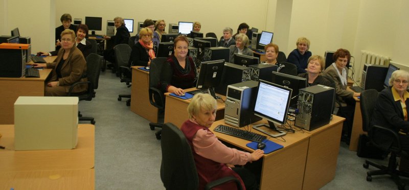 Latvijas Universitātes senioru datoru kursi. null