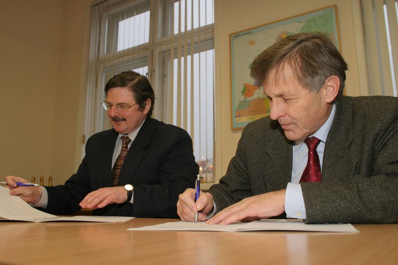 Latvijas Universitāte un Rīgas Tehniskā universitāte paraksta sadarbības līgumu. null