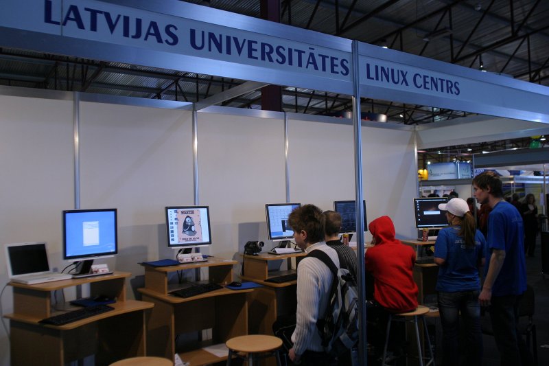 12.starptautiskā izglītības izstāde 'Skola 2006' Ķīpsalas izstāžu centrā. Latvijas Universitātes Linux centra stends.