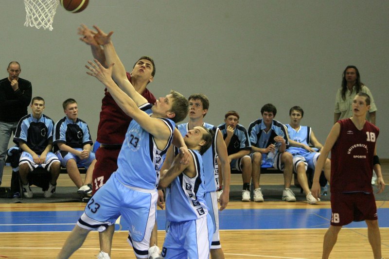 Studentu basketbola līgas finālspēle starp LU un Biznesa augstskolas Turība komandām. null