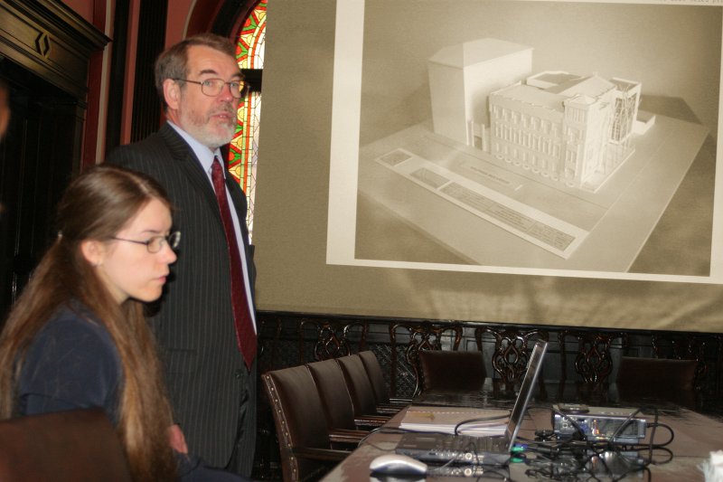 LU Bibliotēkas ēkas Kalpaka bulvārī 5 rekonstrukcijas projekta prezentācija. No kreisās - arhitekts Laimonis Šmits.