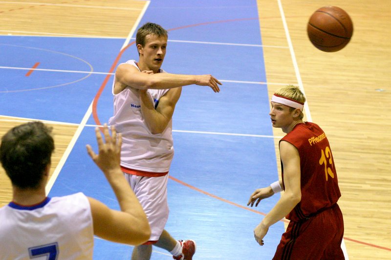 LU Basketbola līgas spēle starp PPF un EVF komandām. null