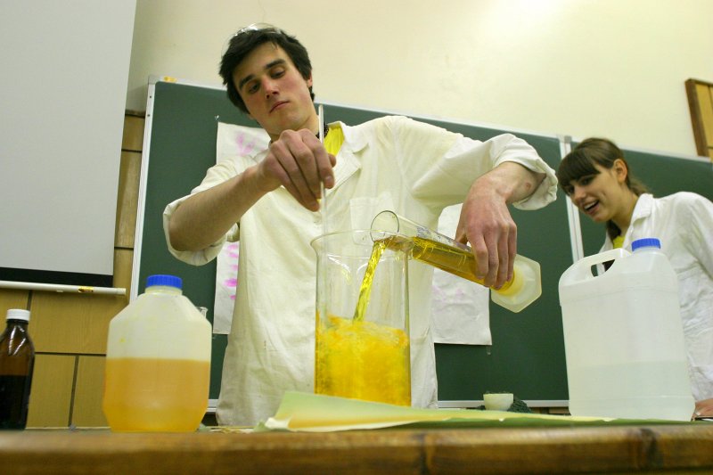 Ķīmiķu dienu '2006 eksperimenti Ķīmijas fakultātē. null