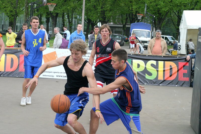 Latvijas skolu čempionāts ielu basketbolā Uzvaras parkā. null