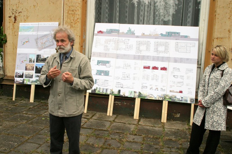 LU mecenāta Kristapa Morberga vasarnīcas revitalizācijas projekta prezentācija. No kreisās: arhitekti Pēteris Blūms un Ilze Lapiņa.