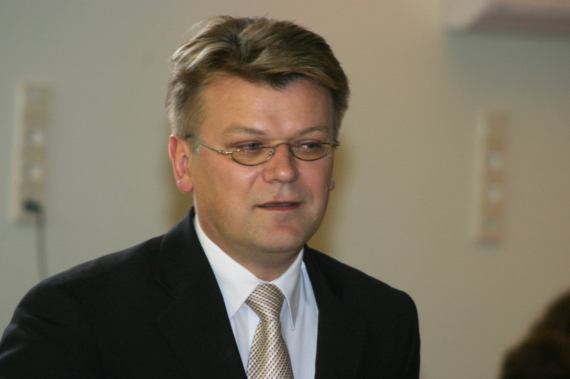 LU Inovāciju centra atklāšana (Cietvielu fizikas institūtā). Aigars Štokenbergs, LR ekonomikas ministrs.