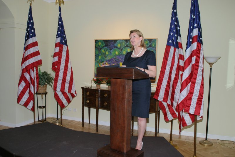 Fulbraita stipendiātu sveikšana ASV vēstniecībā. ASV vēstniece Latvijā Ketrina Toda Beilija (Catherine Todd Bailey).