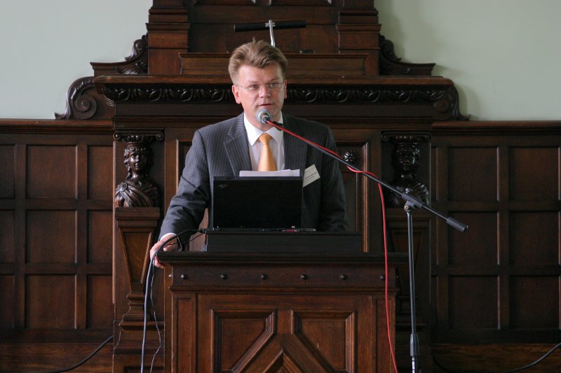 Ekonomikas zinātnes forums. Aigars Štokenbergs, LR ekonomikas ministrs, foruma patrons.