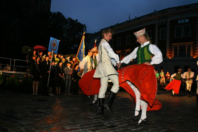 Jaunā Studenta svētki (Aristoteļa svētki) '2006 Doma Laukumā. Dejo LU deju kolektīvs 'Dancis'.