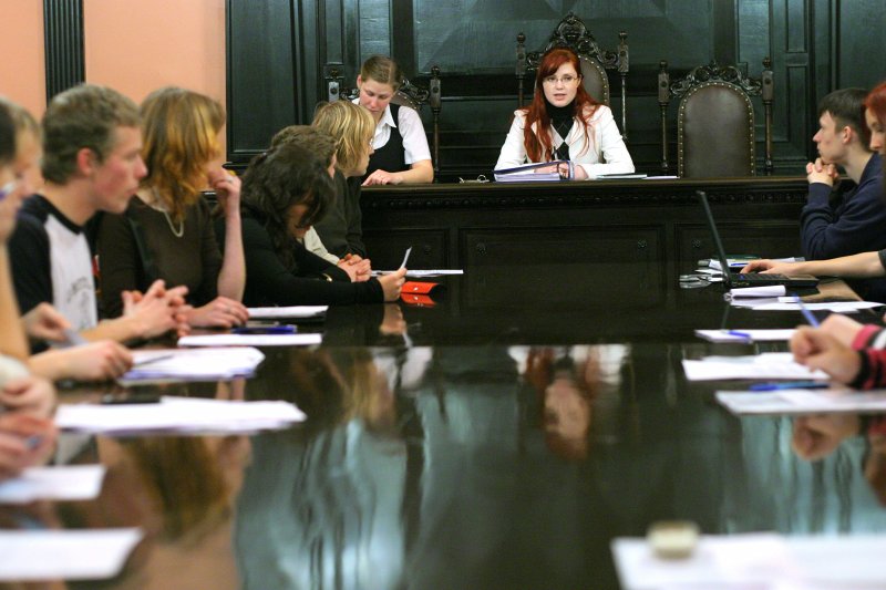 LU Studentu padomes (LUSP) sēde. Vidū - Zaiga Kazāka, LUSP priekšsēdētāja, LU PPF studente.