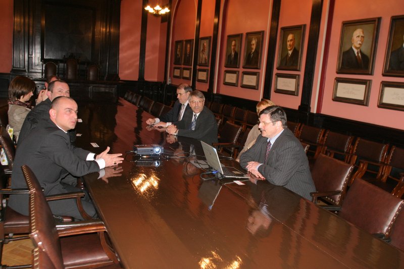 Akaki Tsereteli (აკაკი წერეთელი) Valsts Universitātes (Gruzija) delegācija tiekas ar LU vadības pārstāvjiem. null