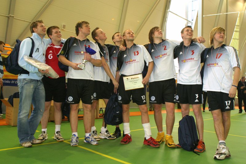 Starptautiskais Augstskolu Kauss 2007 volejbolā. 1. vietas ieguvēju vīriešu konkurencē - LU komandas - apbalvošana.