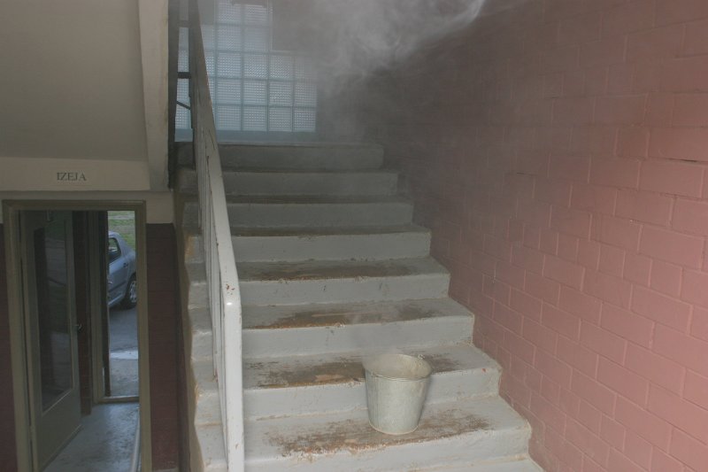 Ugunsdzēsības mācības LU dienesta viesnīcā Buļļu ielā 5. Ugunsgrēka izcelšanās imitēšana ar dūmu sveci.
