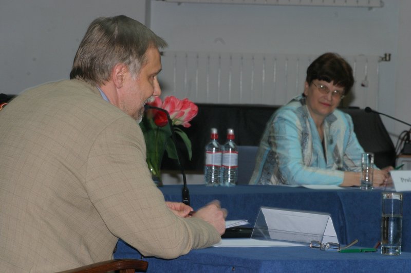 LU rektora amata kandidātu diskusija par universitātes nākotni. No kreisās:
prof. Mārcis Auziņš, rektora amata kandidāts; 
prof. Maija Kūle, rektora amata kandidāte.