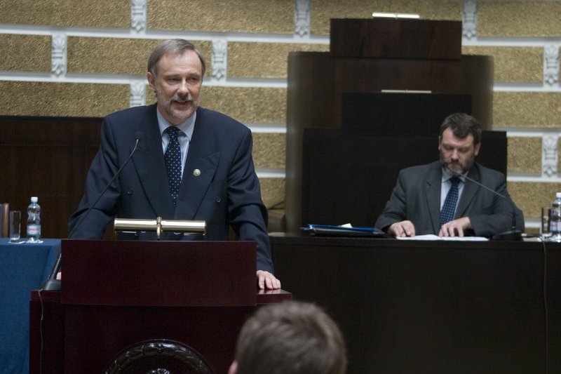 LU Satversmes sapulce. Prof. Mārcis Auziņš, LU Senāta priekšsēdētājs, LU rektora amata pretendents.