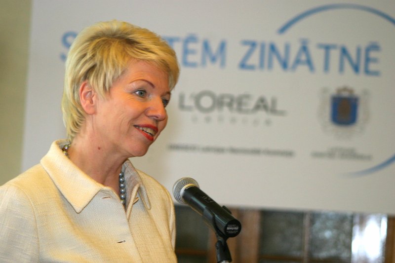 2007.gada L’Oréal Latvijas stipendijas 'Sievietēm Zinātnē' pasniegšanas ceremonija Latvijas Zinātņu akadēmijā. Tatjana Koķe, LR Izglītības un zinātnes ministrijas parlamentārā sekretāre.