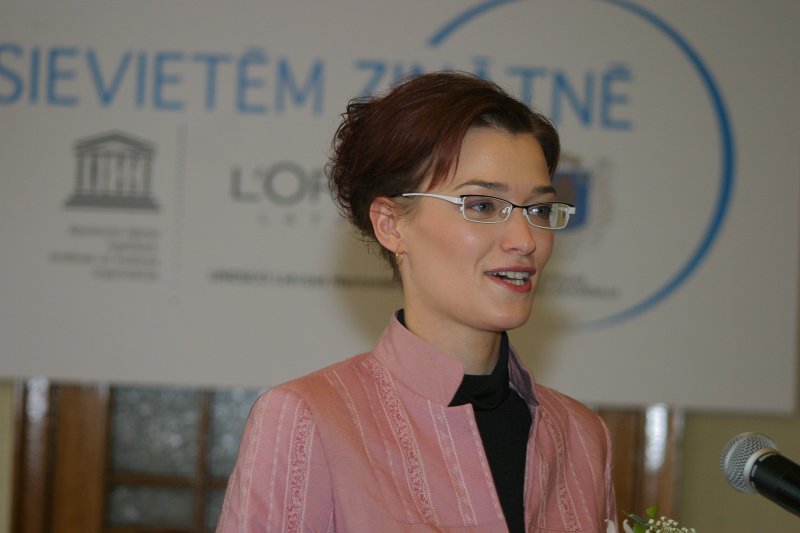 2007.gada L’Oréal Latvijas stipendijas 'Sievietēm Zinātnē' pasniegšanas ceremonija Latvijas Zinātņu akadēmijā. Stipendijas saņēmēja
Līga Grīnberga, LU Cietvielu Fizikas institūta pētniecības asistente, fizikas doktorante.
