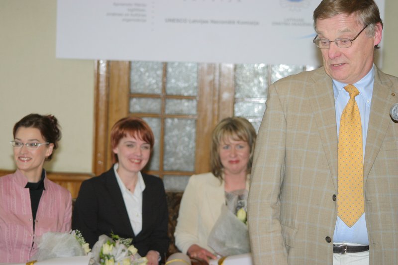 2007.gada L’Oréal Latvijas stipendijas 'Sievietēm Zinātnē' pasniegšanas ceremonija Latvijas Zinātņu akadēmijā. Pa labi - Andris Šternbergs, LU Cietvielu fizikas institūta direktors.