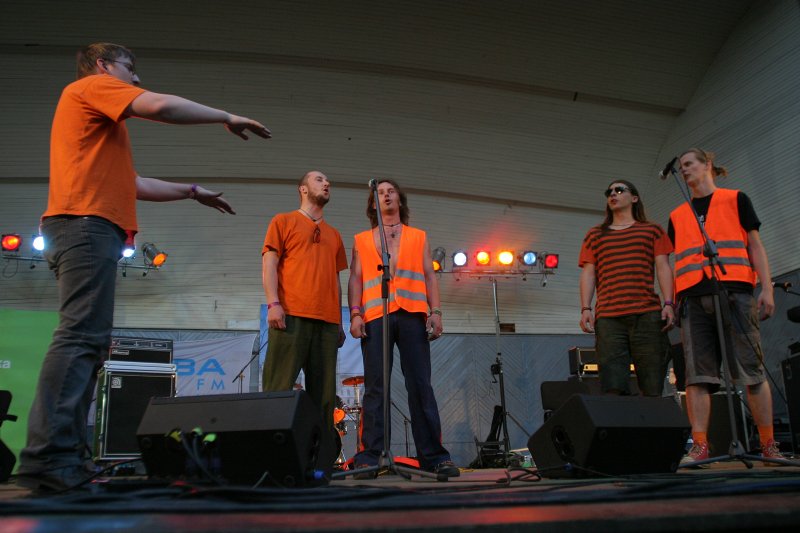 LU jauno mūzikas grupu konkurss Vērmanes dārzā. Grupa 'Oranžās Brīvdienas'.