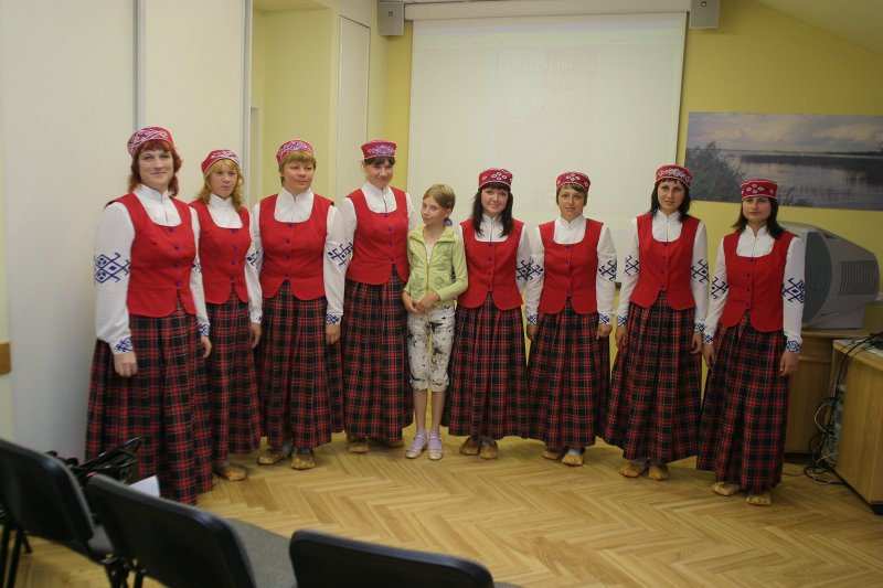 Projekta 'Latviskuos kultūrvidis veicynuošona Krīvejis latvīšu diasporā: jaunīšu braucīņs iz Latveju' prezentaceja. null