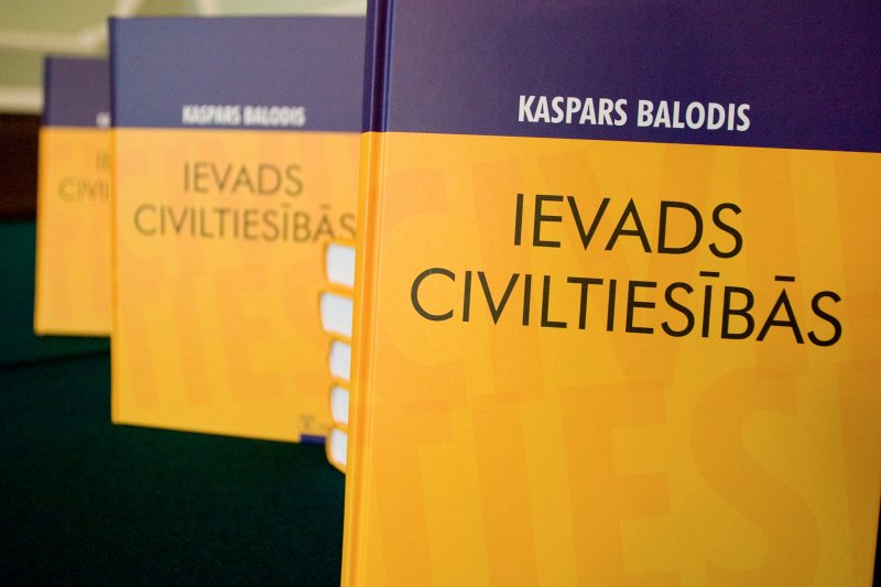 LU Juridiskās fakultātes asoc. profesora Kaspara Baloža grāmatas 'Ievads civiltiesībās' atklāšana. null