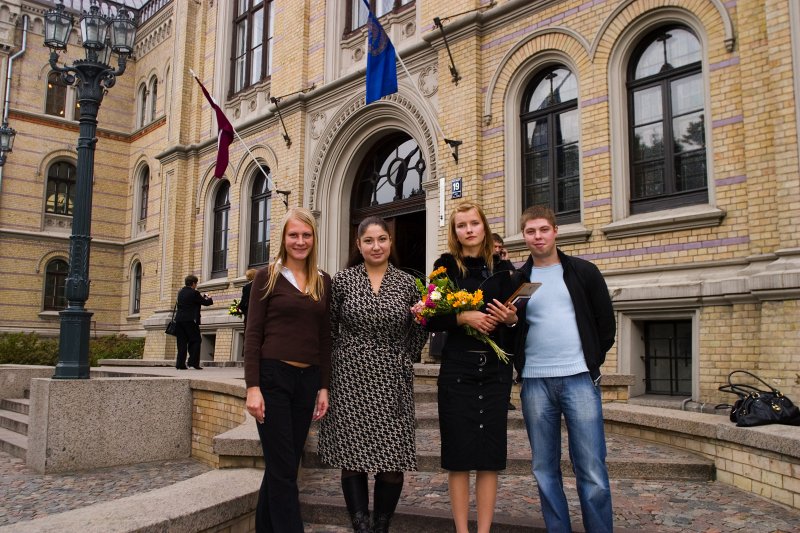 LU 88. gadadienas svinības. Alunāna ģimenes stipendijas saņēmējas - (no kreisās) 

FF studente Zane Ābele, PPF studente Jekaterīna Tumaševiča un JF studente Kristīne Kuriloviča.