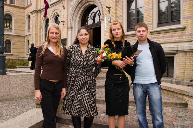 LU 88. gadadienas svinības. Alunāna ģimenes stipendijas saņēmējas - (no kreisās) 
FF studente Zane Ābele, PPF studente Jekaterīna Tumaševiča un JF studente Kristīne Kuriloviča.