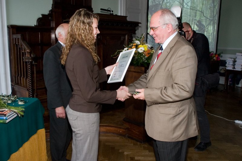 Pirmā Vides zinātnes un izglītības padomes rīkotā konkursa 'Vides zinātnes balvas 2007' balvu pasniegšanas ceremonija. null