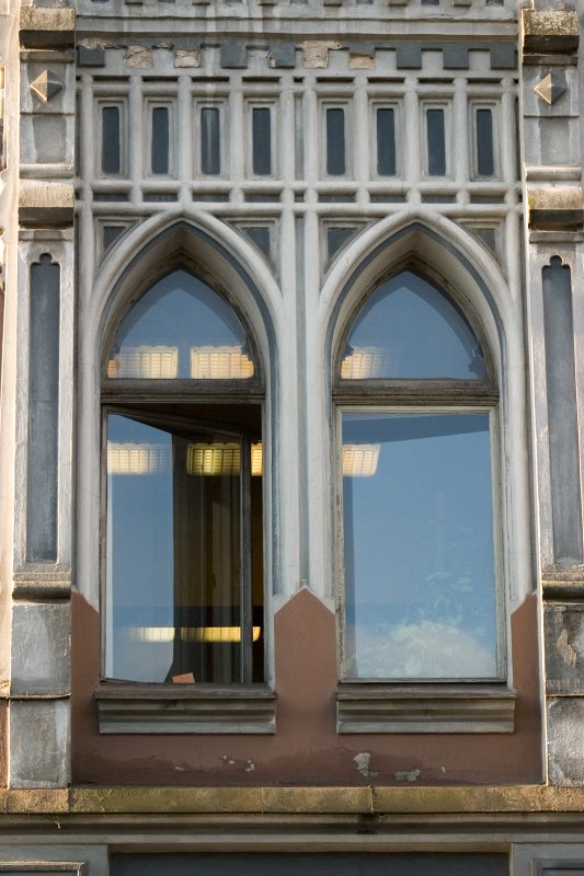 LU Bibliotēkas galvenās ēkas logs. null