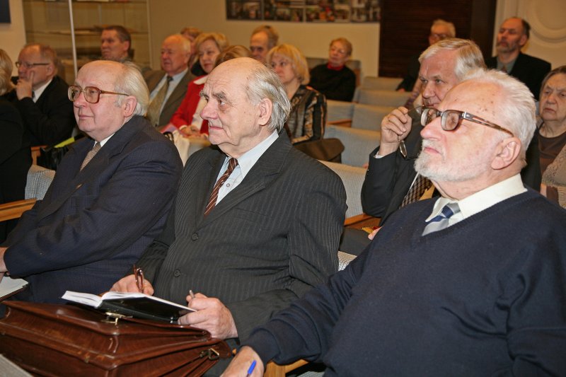 LU 66. konference. Zinātņu vēstures un muzejniecības sekcijas sēde. No kreisās: doc. Uldis alksnis, doc. Ilgvars Grosvalds un doc. Oļģerts Parčinskis.