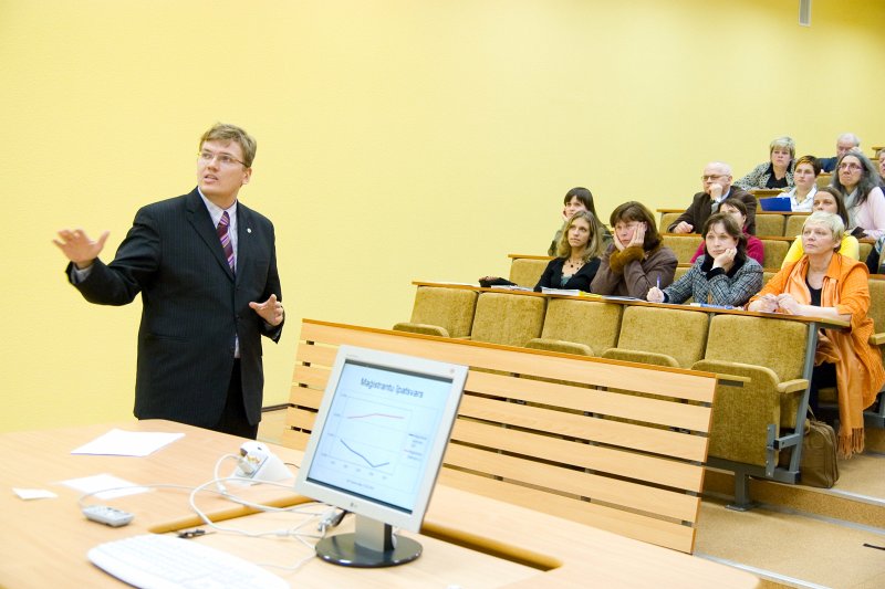 LU Sociālo zinātņu fakultātes Domes sēde 'Sociālo zinātņu attīstība: pētniecība un studijas Latvijas kontekstā'. LU Attīstības un plānošanas departamenta stratēģijas nodaļas vadītājs Juris Pūce.
