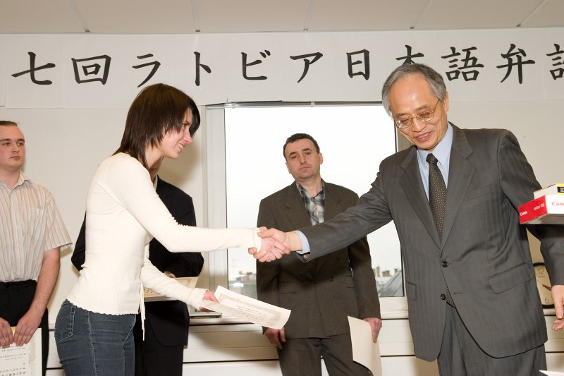 Japāņu valodas runas konkursa laureātu apbalvošana (Japānas vēstniecībā). null