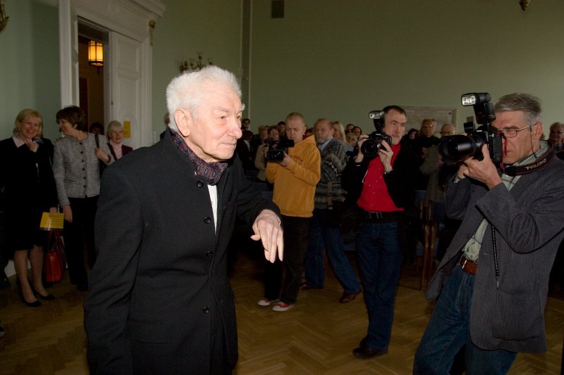 Dzejniekam Imantam Ziedonim un viņa 75.dzimšanas dienai veltīts pasākums 'Ziedoņa dienas 2008'. Imants Ziedonis.