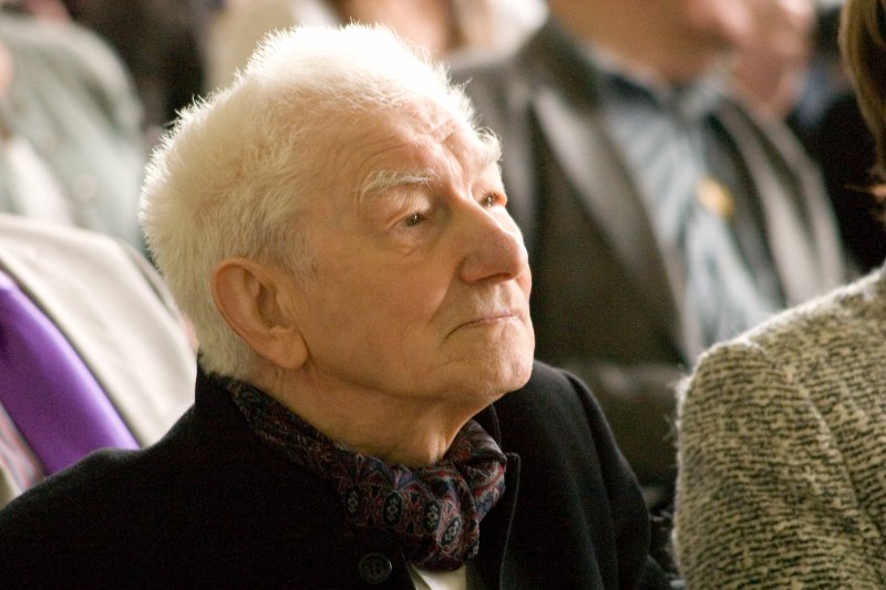 Dzejniekam Imantam Ziedonim un viņa 75.dzimšanas dienai veltīts pasākums 'Ziedoņa dienas 2008'. Imants Ziedonis.