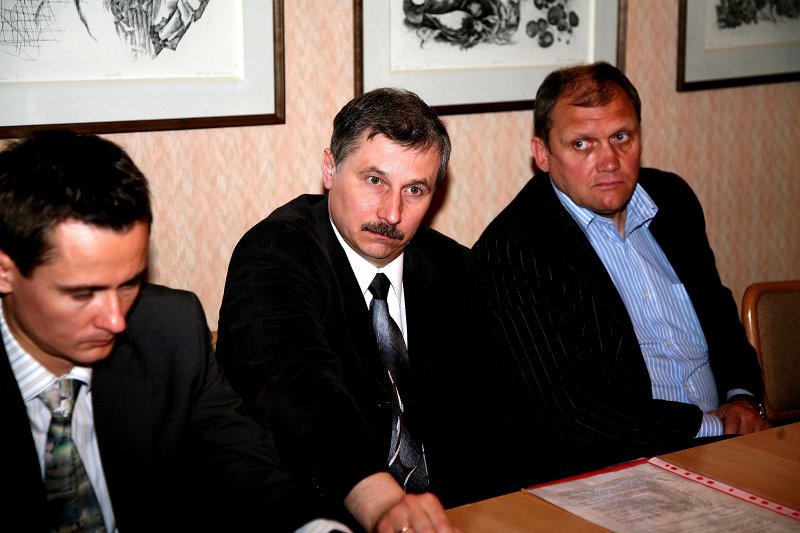 LU Medicīnas fakultātes dekāna vēlēšanas. No kreisās: 
doc. Gustavs Latkovskis; 
asoc. prof. Mārcis Leja; 
lektors Jevgeņijs Kalējs.