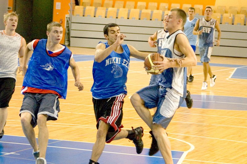 LU Basketbola līgas fināls. Fināla spēle starp Ekonomikas un vadības fakultātes un Juridiskās fakultātes komandām.