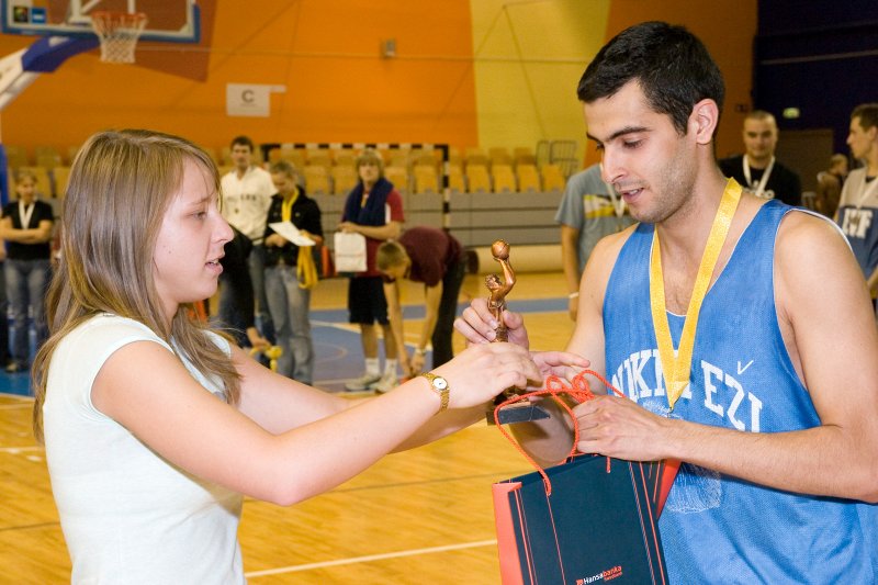 LU Basketbola līgas fināls. Sezonas vērtīgākais spēlētājs - Rafiks Misirovs.