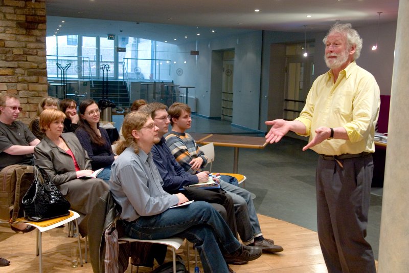 Rietumanglijas Universitātes profesora Frenka Burnē (Frank Burnet) lekcija-seminārs 'Zinātnes komunikācija plašākai sabiedrībai'. null