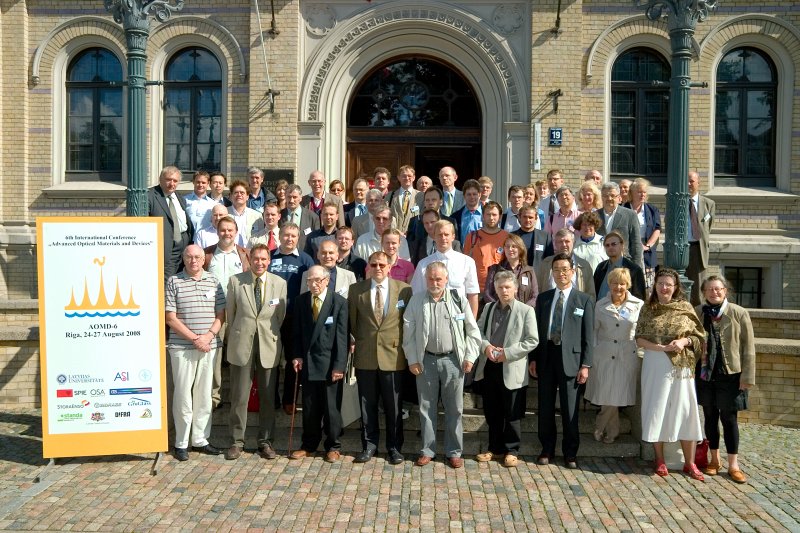 6. starptautiskā konference par progresīviem optiskiem materiāliem un ierīcēm 'Advanced Optical Materials and Devices' (AOMD-6). Dalībnieku kopbilde.