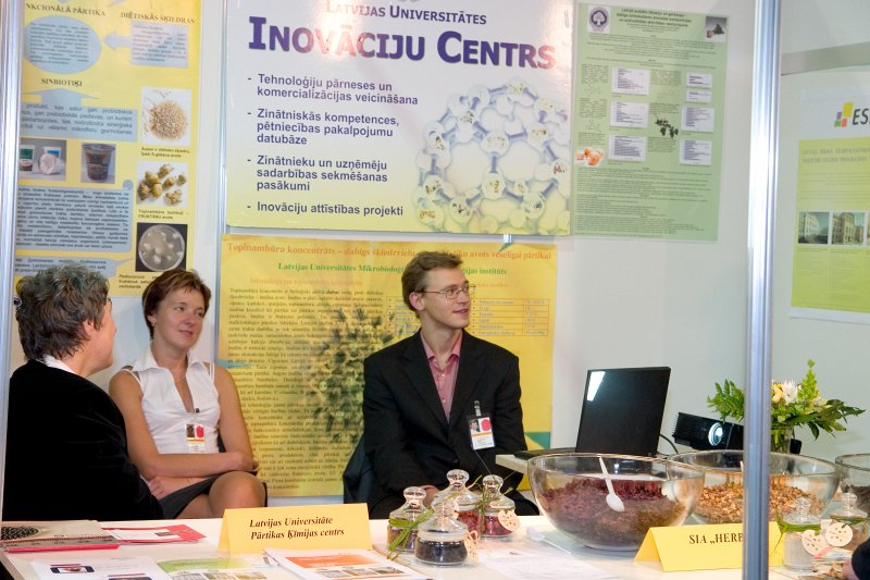 Latvijas Universitātes Inovāciju centra stends izstādē 'Riga Food 2008'. null