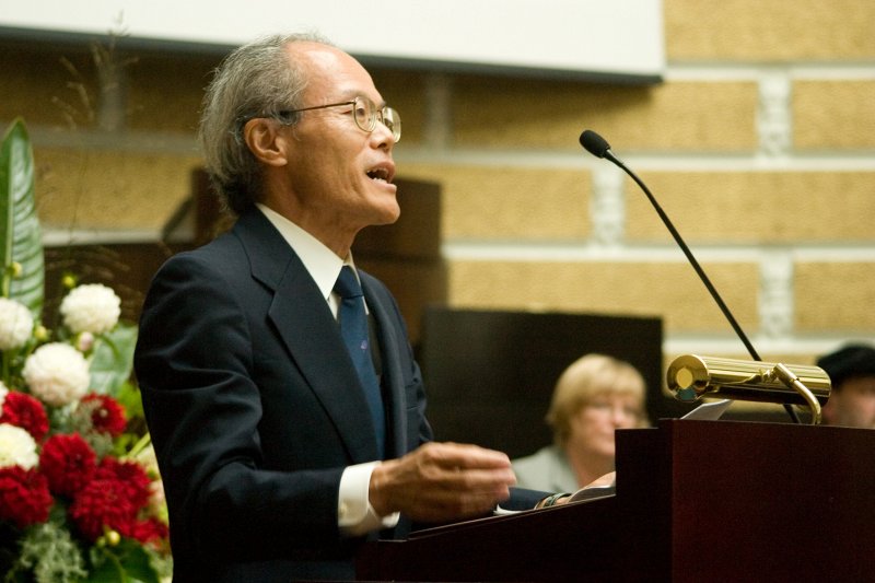 LU 89. gadadienai veltīta Senāta svinīgā sēde. LU Goda doktors, Kioto Universitātes profesors Kazuo Iwama.