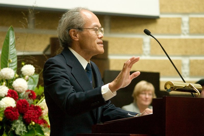 LU 89. gadadienai veltīta Senāta svinīgā sēde. LU Goda doktors, Kioto Universitātes profesors Kazuo Iwama.