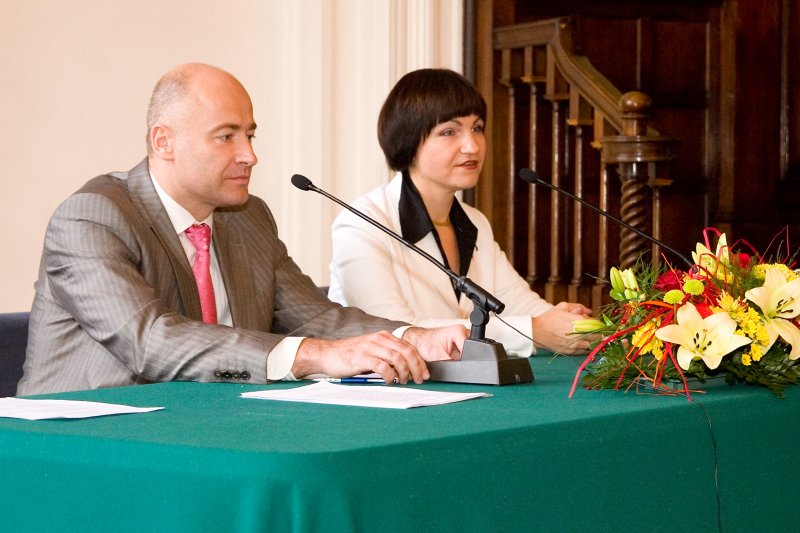 Starptautiska zinātniskā konference 'Profesoram Arvedam Švābem 120'. No kreisās: prof. Jānis Lazdiņš un prof. Sanita Osipova.