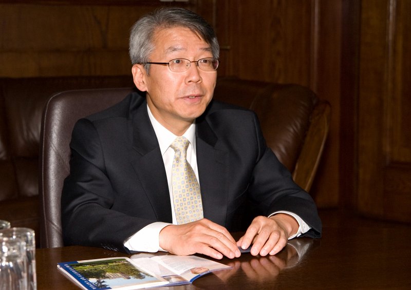 Korejas Republikas ārkārtējā un pilnvarotā vēstnieka Latvijā Čo Hī-junga (Cho Hee-yong) vizīte Latvijas Universitāte. null