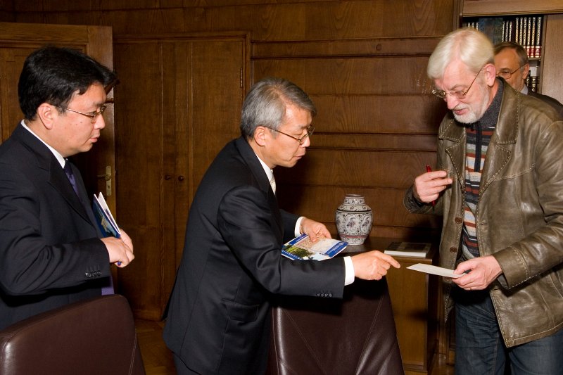 Korejas Republikas ārkārtējā un pilnvarotā vēstnieka Latvijā Čo Hī-junga (Cho Hee-yong) vizīte Latvijas Universitāte. null